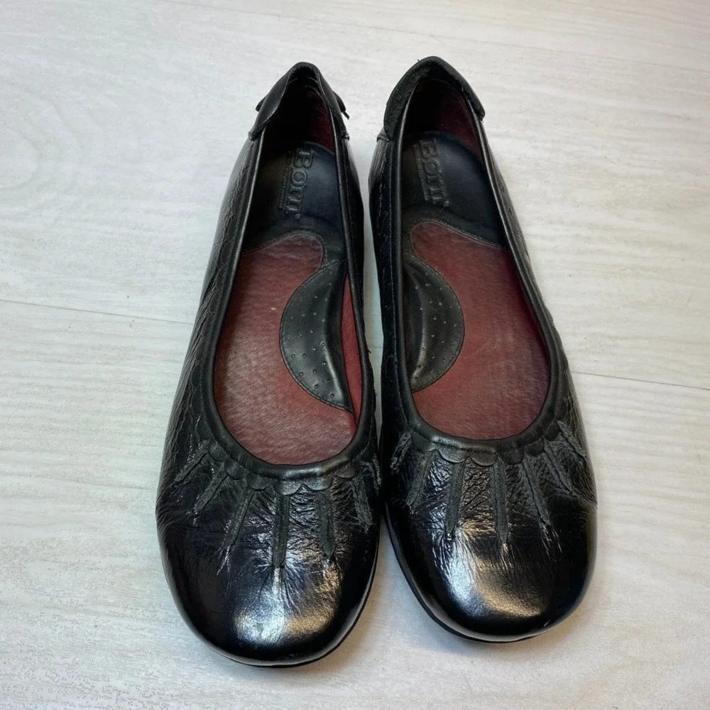 Born Womens 7 Ballet Flats Scalloped Trim Bow Heel Black Leather Slip On W0394